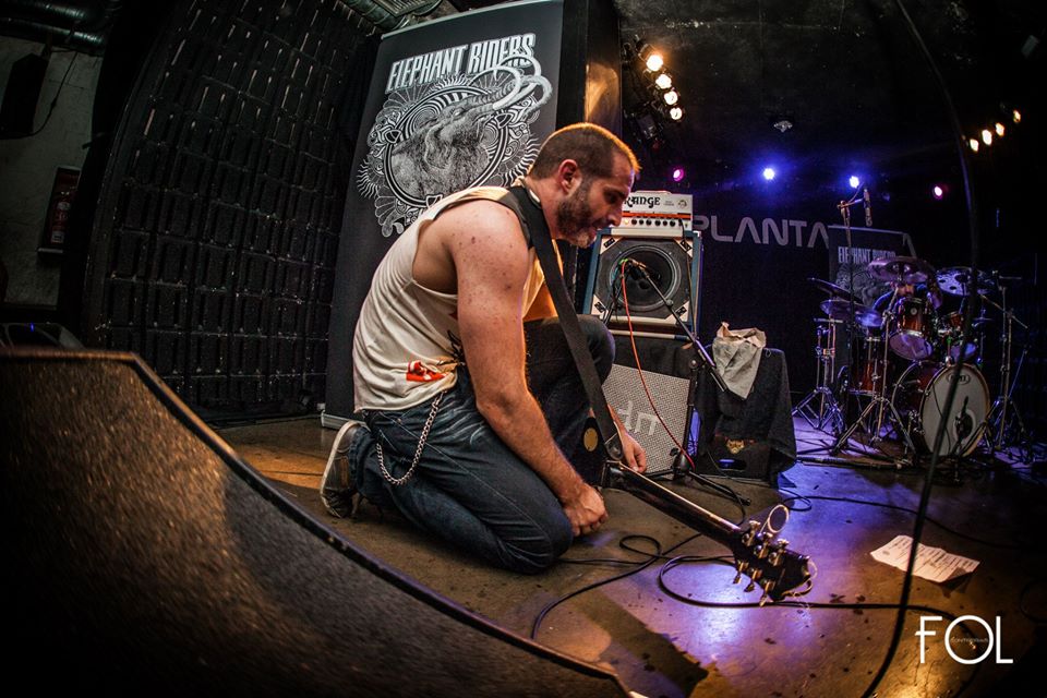 Nos quedan 2 entradas de la oferta a 10 euros ¿Serán tuyas? Recuerda que tendremos a <a href="/elephant_riders/">Elephant Riders</a> en el festival