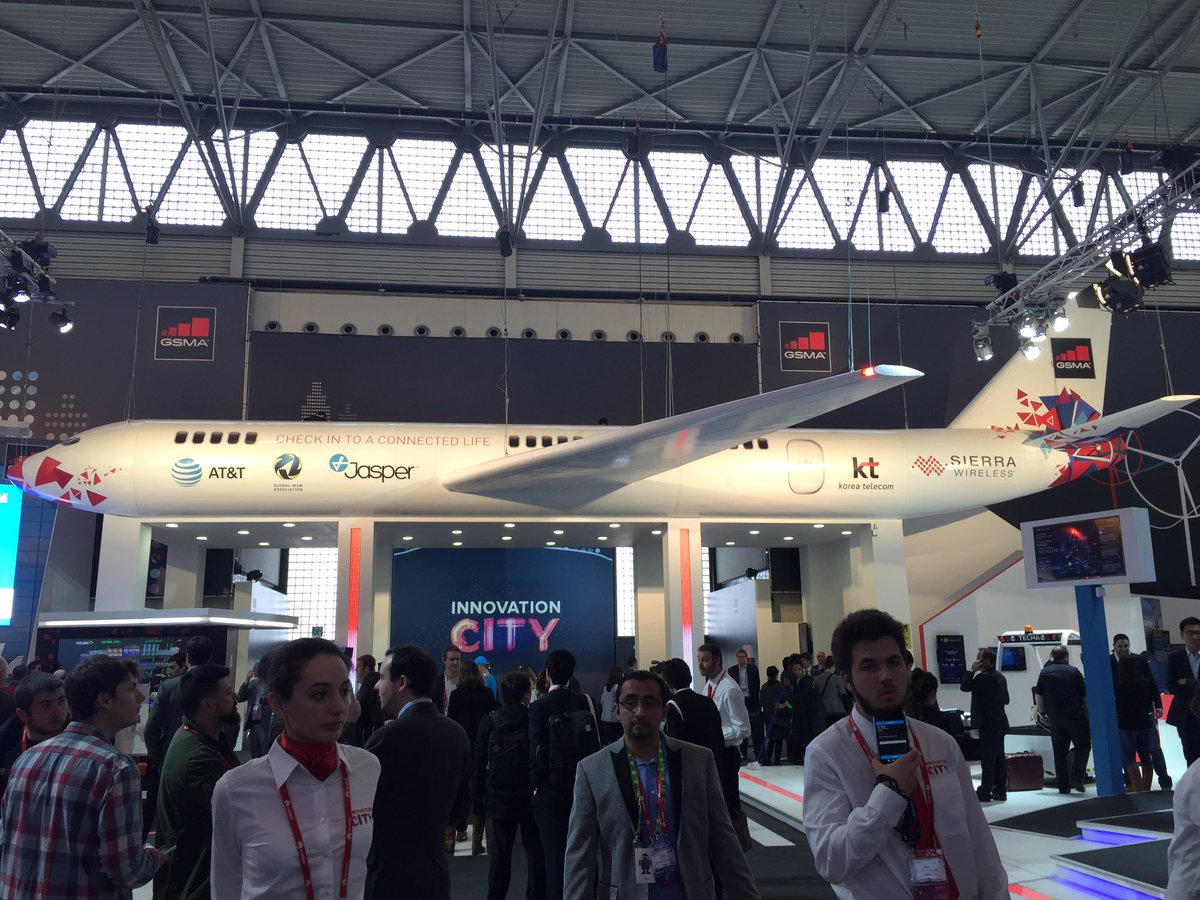 SallyH16's tweet photo. @iamwill we built a plane! Did you see it? #MWC16 #GSMA #gpjlife https://t.co/nM9bJopQuv