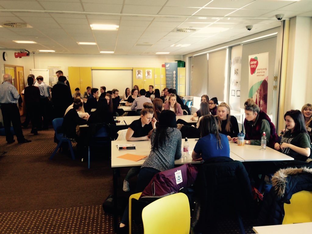 Students @ASCHS_BEC building boats @ThinkLogistics1 w/s <a href="/CareerReadyUK/">Career Ready</a> Bringing logistics to life! #futuretalent