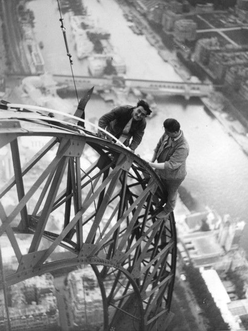 GameCzar1's tweet photo. Electricians installing lights on Eiffel Tower for Paris Exhibition, 1937. https://t.co/mUN9pxDMJf