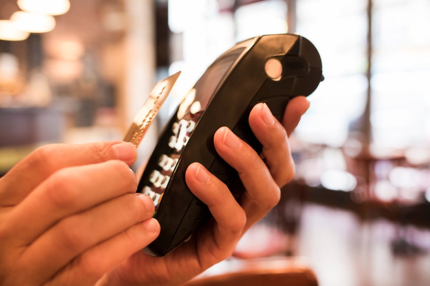 RetailConnects's tweet photo. How many contactless #payments have been made by European shoppers? Find out: https://t.co/RPSpavdNK1 https://t.co/EgPOBSneau