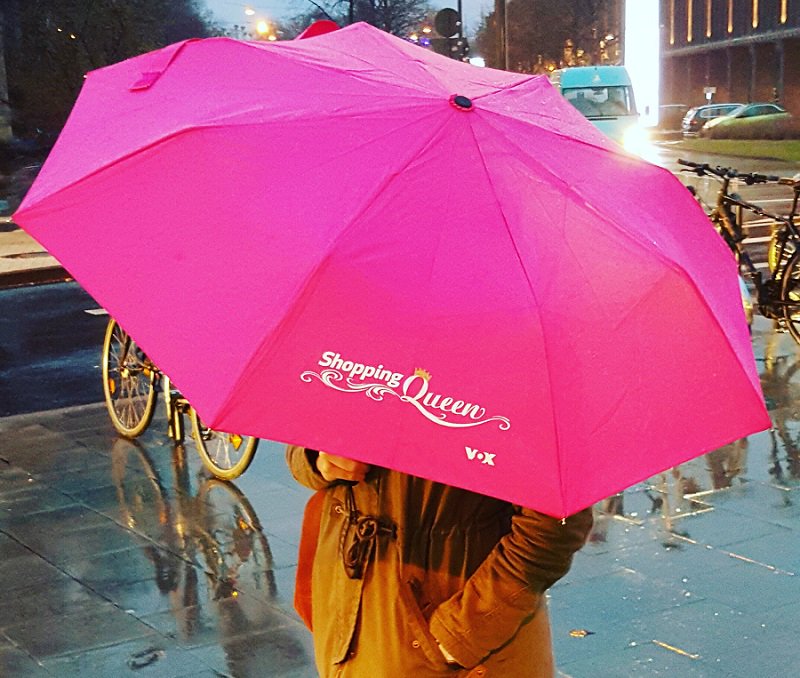 Regenwetter? Igitt! Wir verlosen unter allen Retweets bis 17:30 Uhr einen #ShoppingQueen-Schirm. Viel Glück!