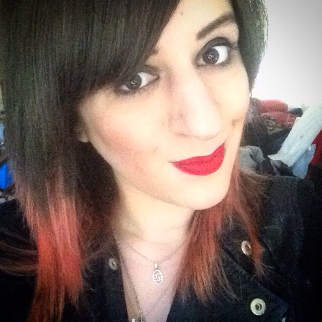 PazzaAttack_ETF's tweet image. Pale as can be... Due to the "lighting"! But here I go again.... Let's do this!  #redtips #redlipsandredlips