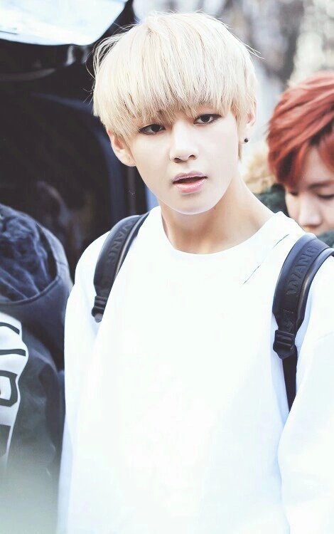 oreo on Twitter: "WHITE HAIR TAEHYUNG IS SUCH A BLESSING ...