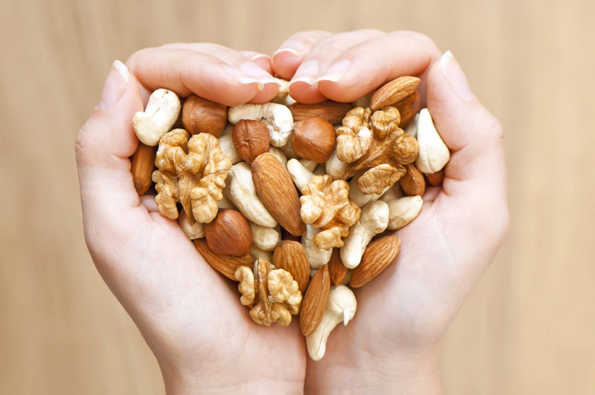 CentroLajoPlaza's tweet photo. Planifica tus snacks si vas a estar fuera de casa. Media mañana y merienda, basta con unos 25 gr. de frutos secos https://t.co/GGdg5F221W