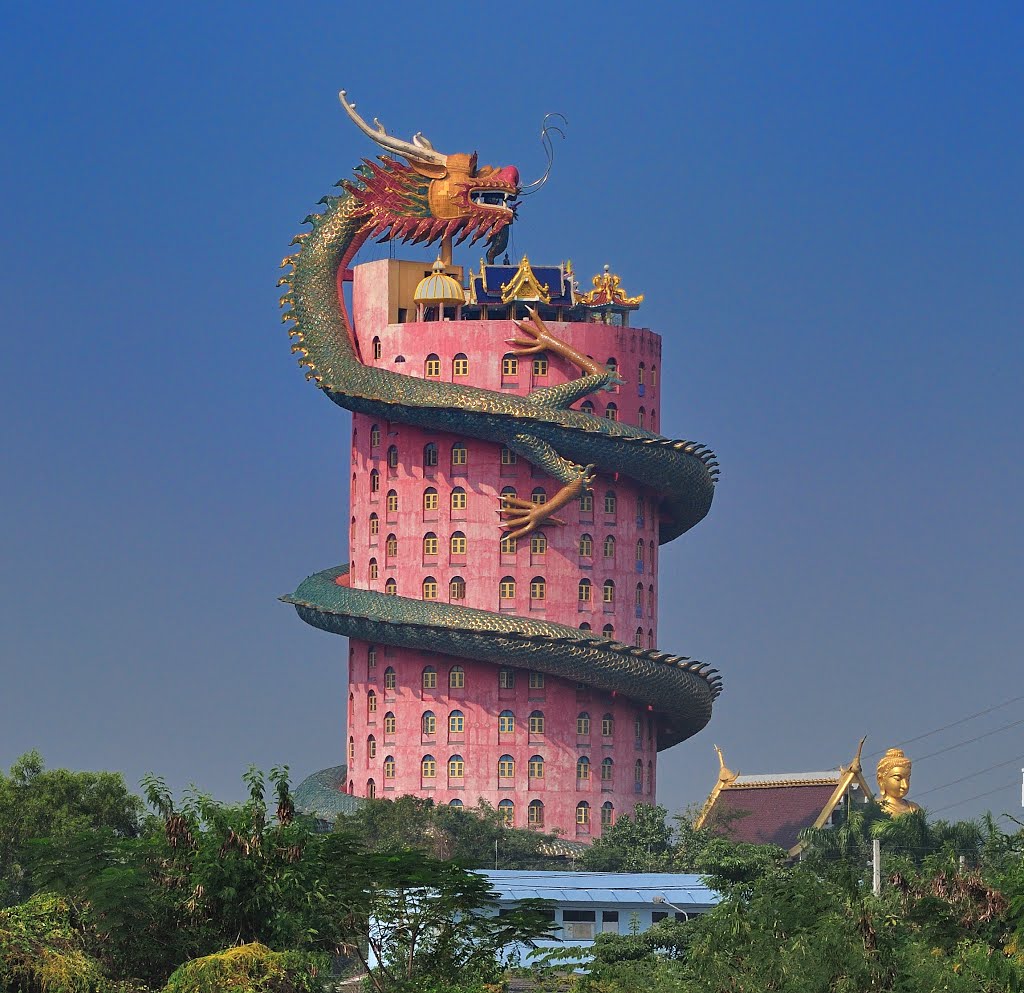 OMGFacts's tweet photo. Dragon temple in Thailand https://t.co/wbSRaiQ92g