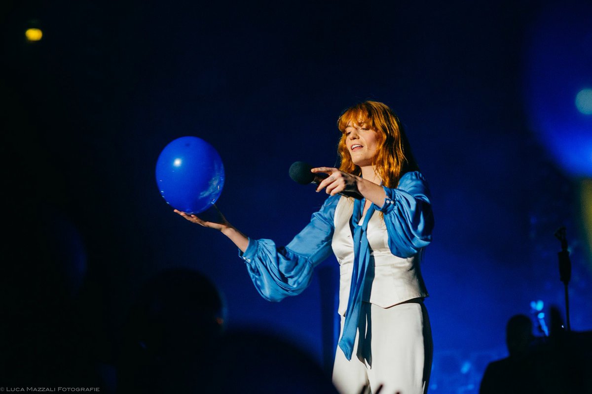FATMItalianArmy's tweet photo. ๐ท by @lucamazzali24 in Milan! More HQ photos on https://t.co/0Kqa4cj4pZ #Florenceandthemachine #howbluemilan ๐ฎ๐น https://t.co/Hebsc5qyAz