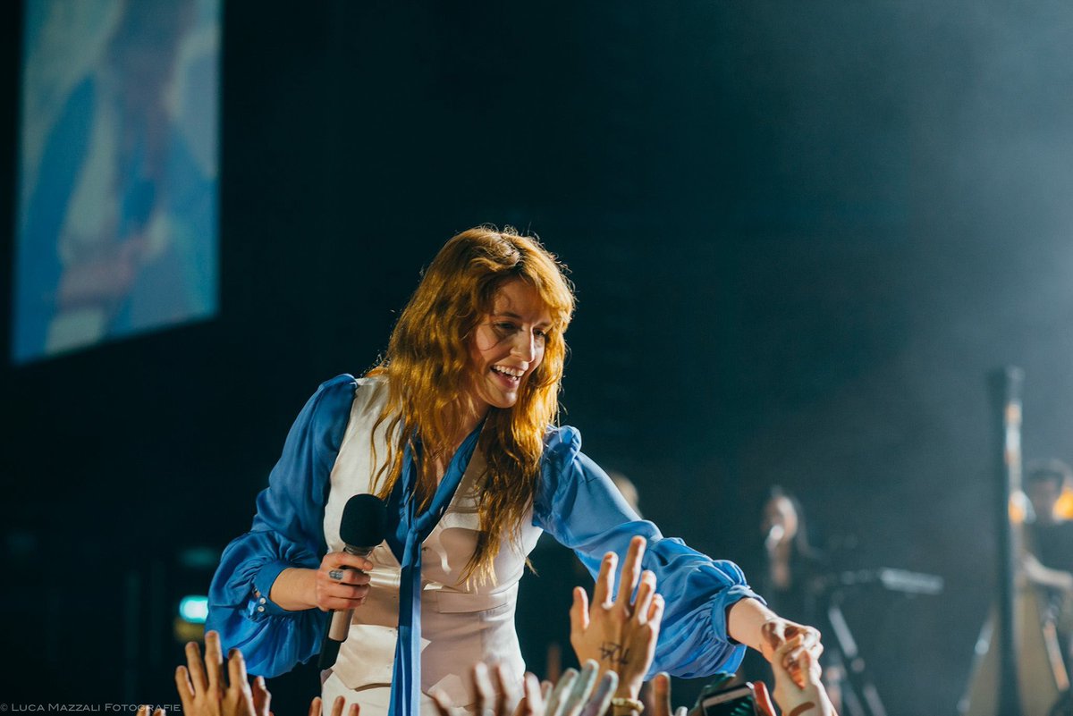 FATMItalianArmy's tweet photo. ๐ท by @lucamazzali24 in Milan! More HQ photos on https://t.co/0Kqa4cj4pZ #Florenceandthemachine #howbluemilan ๐ฎ๐น https://t.co/Hebsc5qyAz