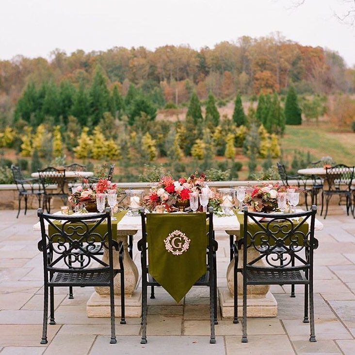 Nothing says #southernwedding quite like a #monogram! Our very own @belovedjeannine stitch… ift.tt/20TgJl9