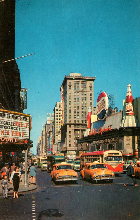 Peepsqueak's tweet photo. Times Square, 1954 https://t.co/O6qq3SpMb2 | @HistoryInPics rt @JoyMogul
