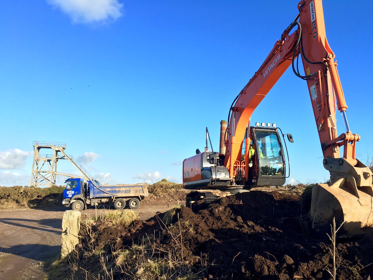CIBLELLO's tweet photo. A gorgeous day down botallack mine! @HitachiCME @RenaultTrucksUK @nationaltrust #ciblello #mine #coldwintersmorning https://t.co/FswqOSXuof