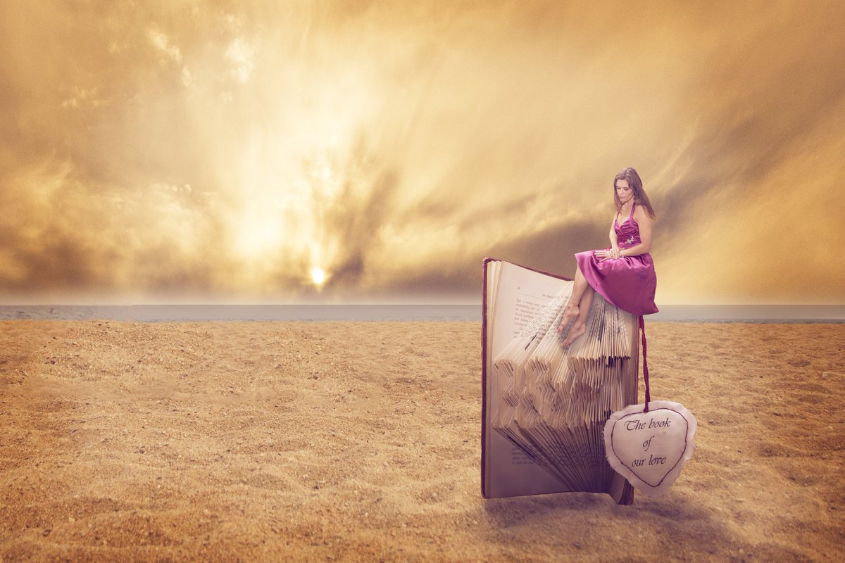 ejwb007's tweet photo. @CreativeLive Sitting on our book of love #pswcritique https://t.co/BpxRr2SBT6