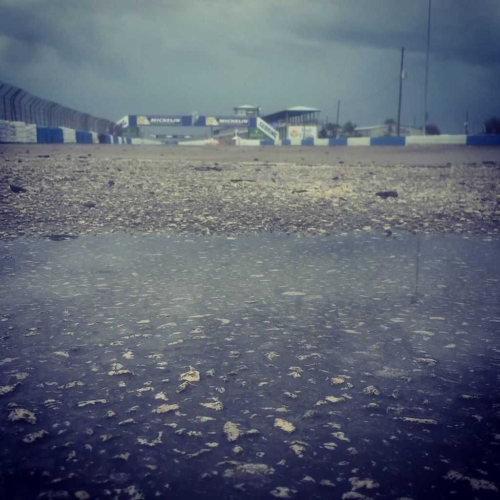 ThePicMan's tweet photo. The rain has stopped, but #redflag #mptl https://t.co/ksQi944yzH