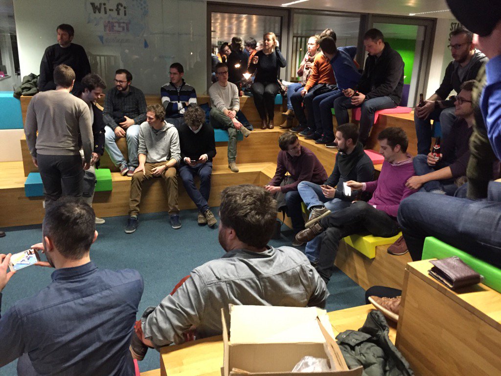 quendasper's tweet photo. @cafeNLLN sur les #robots ça se remplit! https://t.co/hL4lk8M6VW