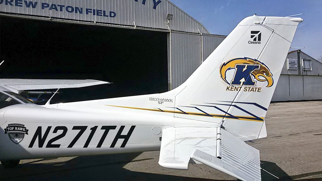 thejohnsocha's tweet photo. Today was the big reveal for #Nikkithetophawk at Kent State #1G3 https://t.co/5Bg1f3ljQL