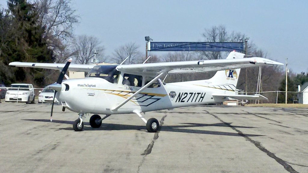 thejohnsocha's tweet photo. Today was the big reveal for #Nikkithetophawk at Kent State #1G3 https://t.co/5Bg1f3ljQL