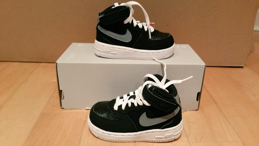 Footcorneruk's tweet photo. Toddler Air forces Size 5.5uk &amp; Toddler Roshes Size 8.5UK Selling for £25.00 https://t.co/XAGabzMzdq
