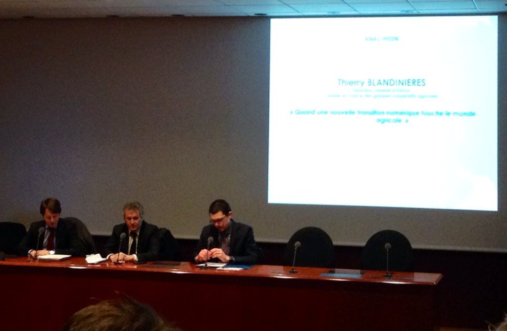 ELLandingHQ's tweet image. Défense + Agriculture + Numérique = cravate x 3 poke @EmmanuelBloch #Féminitude