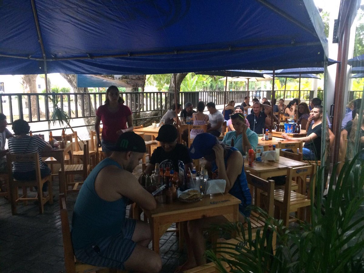 Embarcadero_18's tweet photo. Qué tal una comidita entre amigos? LOS ESPERAMOS con actitud😜 para disfrutar de unos #mariscosfrescos #EstiloSinaloa https://t.co/FKpkbIM92C