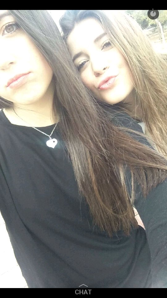 rocioivorra's tweet photo. Y que haria tratos con el demonio solo para poder verte!!! @ELLOESTODO 👭💘🍻💍 https://t.co/sVoj5tJkLr