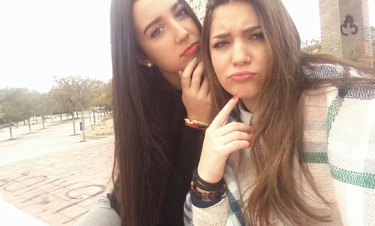 rocioivorra's tweet photo. Y que haria tratos con el demonio solo para poder verte!!! @ELLOESTODO 👭💘🍻💍 https://t.co/sVoj5tJkLr