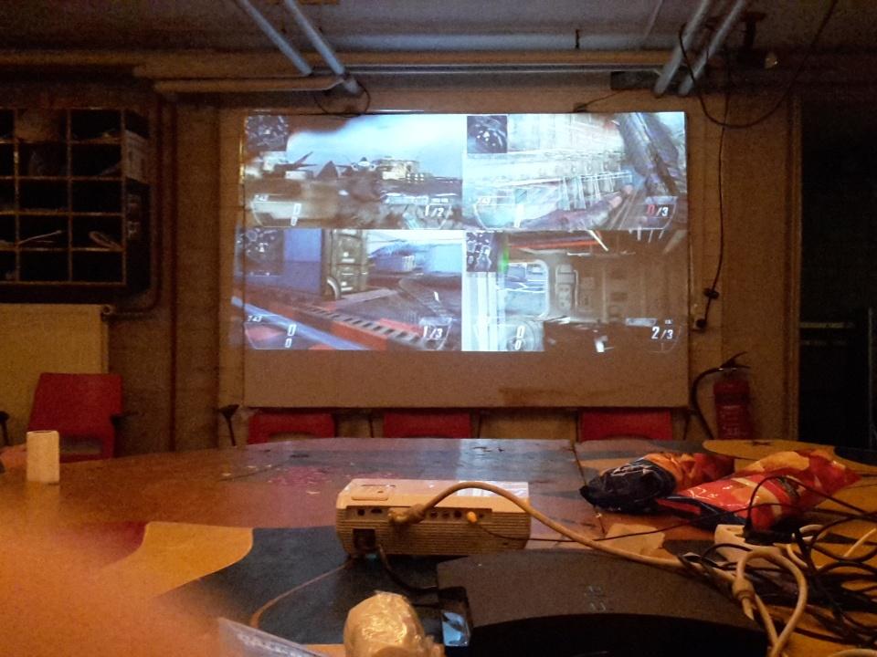 ExplorersGeffen's tweet photo. Vanavond Game-avond! #gameover https://t.co/eUS1YOLphK