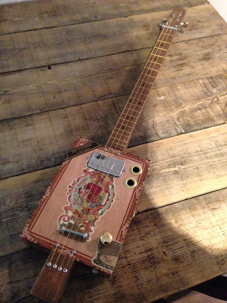 cigarbox_sounds's tweet photo. Order one now. I post worldwide #theblues #cigarboxguitar https://t.co/uCbvFr6pun
