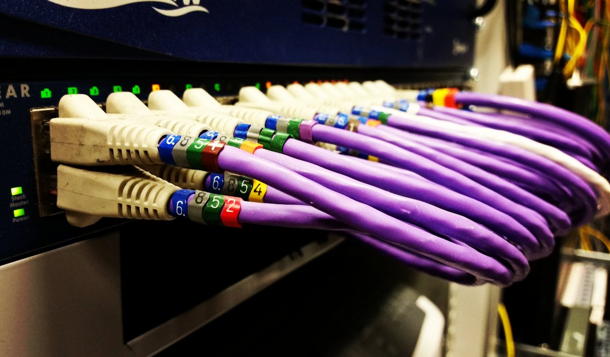 BBC_Studioworks's tweet image. #TechTuesday in Studio D&apos;s Engineering Room at #bbcelstree #bbcstudios #technology #tech #wires #servers