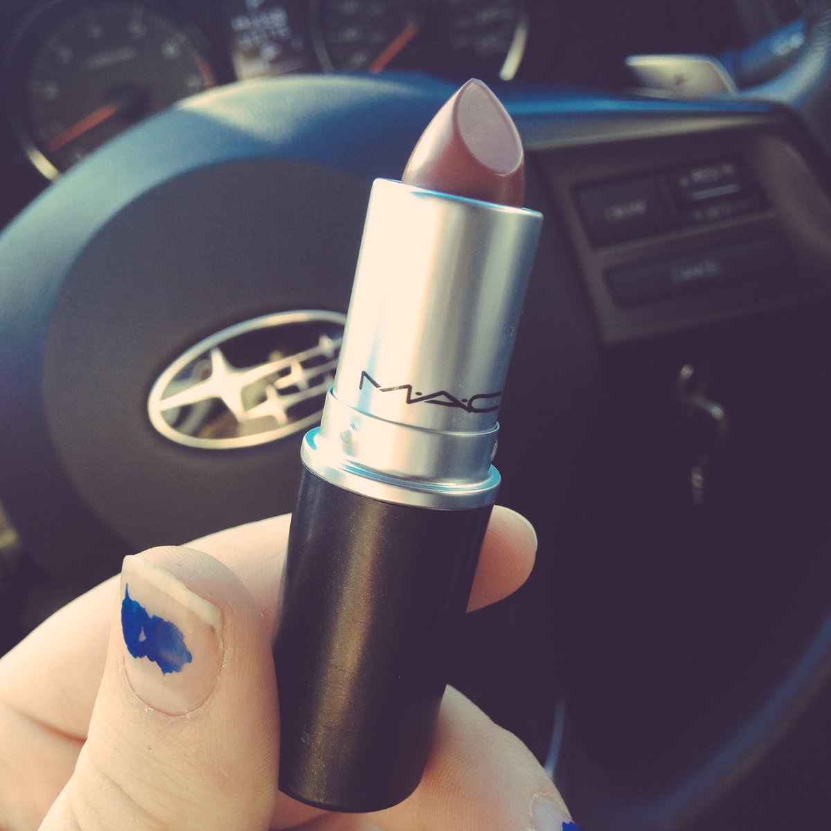MilzRobicho's tweet photo. That 🙌🏼 moment when you break open a fresh tube of lipstick. #Mac #ineedamanicure #lipsareonpointtho 💁🏼 https://t.co/KxBfNC6wU3