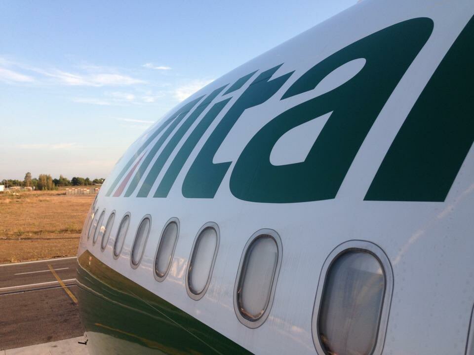 AIRPAS_HQ's tweet photo. かわいい飛行機の丸み。
本当に飛行機はかわいいと思う。
#AIRPAS 
#CA #GS #客室乗務員 #グランドスタッフ #飛行機 https://t.co/p8FLRfW4pY