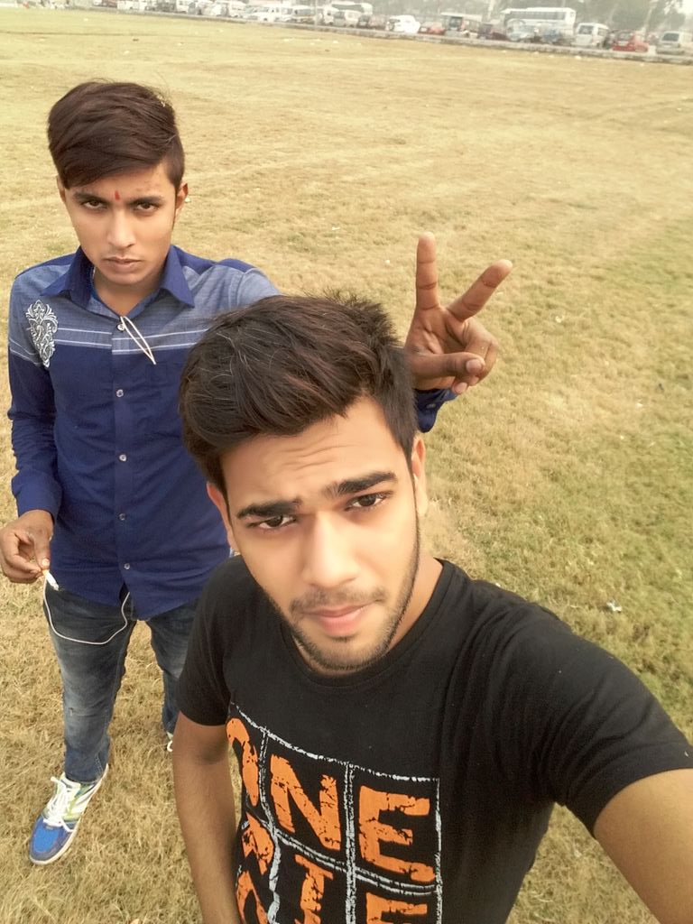 atishlohar's tweet photo. @GioneeIndia
Here Is My Selfie :) with @sunnypassi007
#CaptureASmile
#GioneeMWC16 https://t.co/JC1n6loAcW