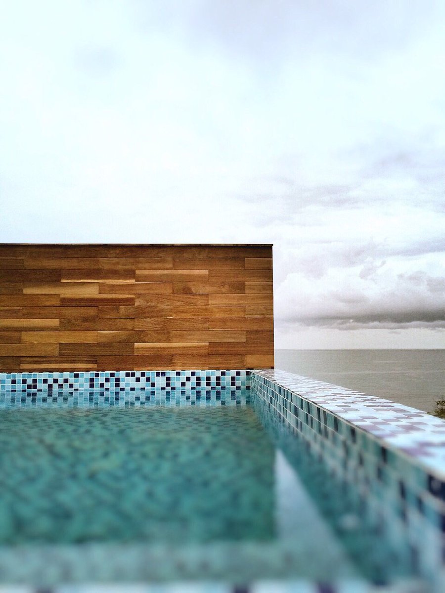 DecuriaGroup's tweet image. Forget all your worries at our swimming pool. #elPALMAR is a perfect place for #holidays bit.ly/1QgYu69