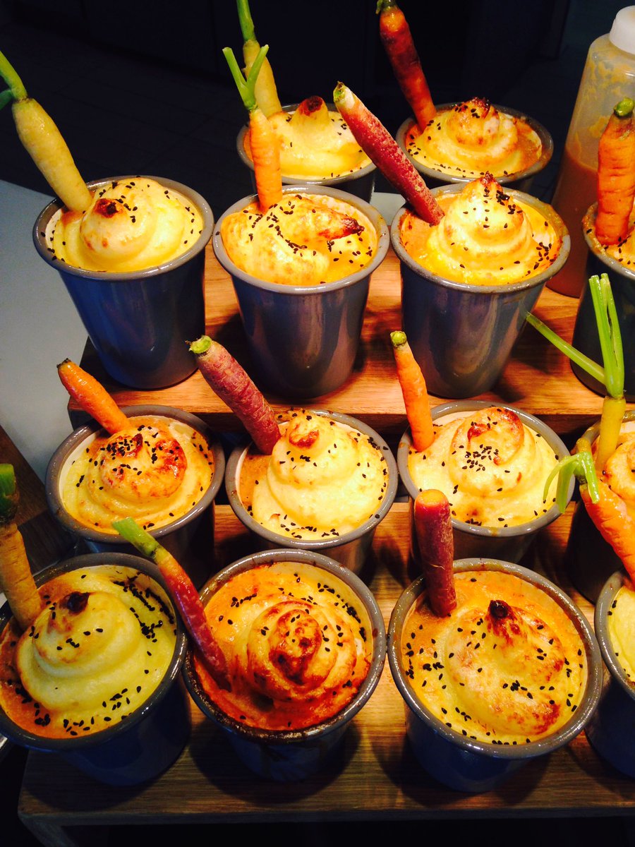 lily_burch's tweet image. @cafeat5 - more delicious food today! Ribshack and pulled lamb shepherds pie ice cream cones #welovethisbusiness