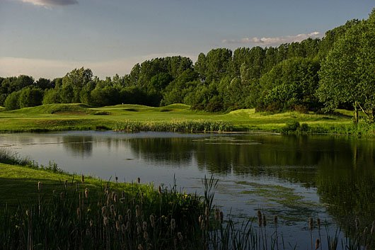 UKGolfReview's tweet photo. Pyrford Golf Club - not a long course, but plenty of water to keep you occupied. £45-55, Key Hole - 9th, UKGR 7/10 https://t.co/3k3u3uet0V