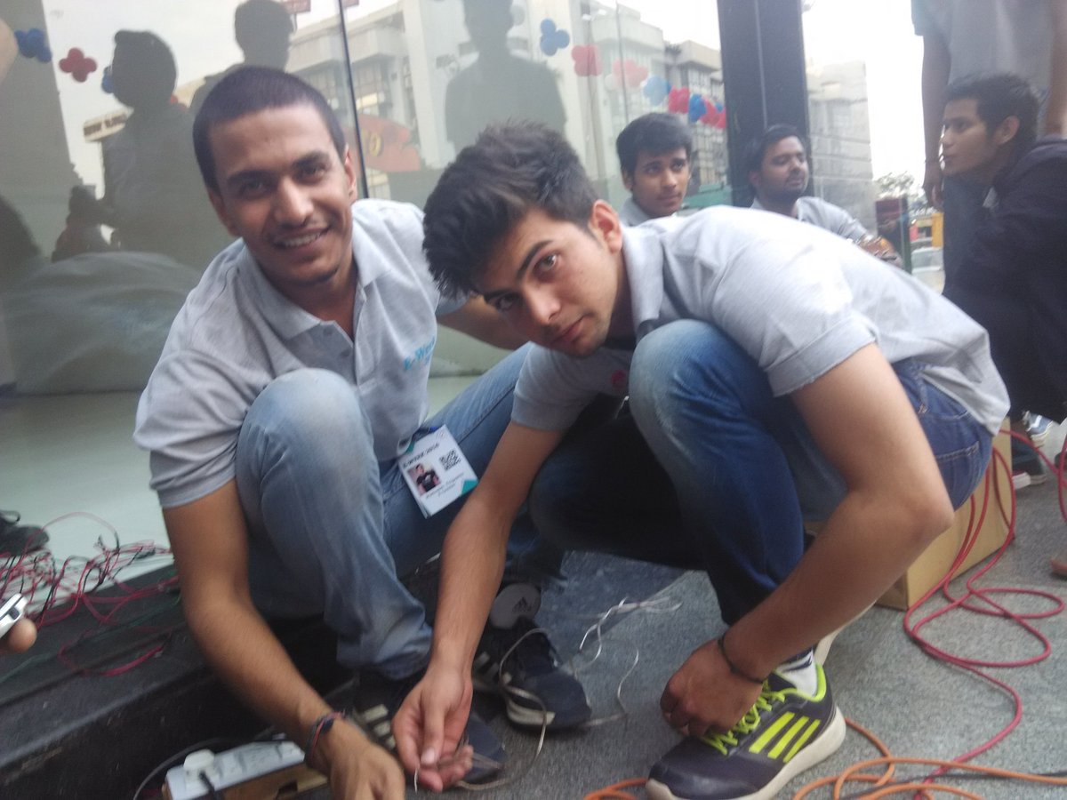 Rishabh27353016's tweet photo. 2 dudes &amp; DJ master..  #nenindia #maneeshakaushik #topaz #skit #flashMob #WadhwaniF  @rishabh18994 @navneetolla https://t.co/aD22zg7lrY