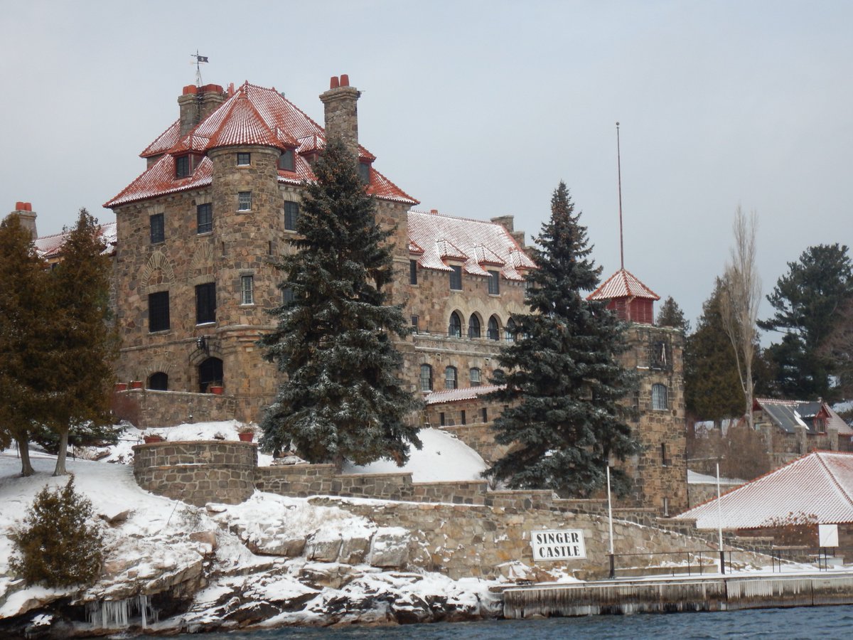 Singer Castle tweet media