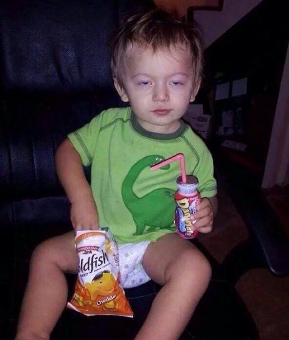 medihuana's tweet photo. a new photo taken by stonermoments420! Munchies had me like... #flyhigh #bud #bong #blazei… https://t.co/gL61NO3M2V https://t.co/PcFJ6mET3g