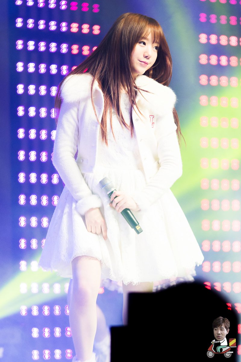 부우웅 털커덕 끽!
다른 여자들 미모가 군만두라면 
김지연 너의 미모는 깐쇼새우야
i.imgur.com/sgaF8TJ.jpg