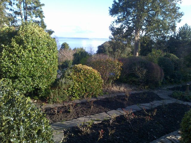 gardncraftwales's tweet photo. My "office" for today in #Penarth. Nice to have some dry, sunny weather for a change... #gardening #nearlyspringtime https://t.co/v3jKn0MjV0