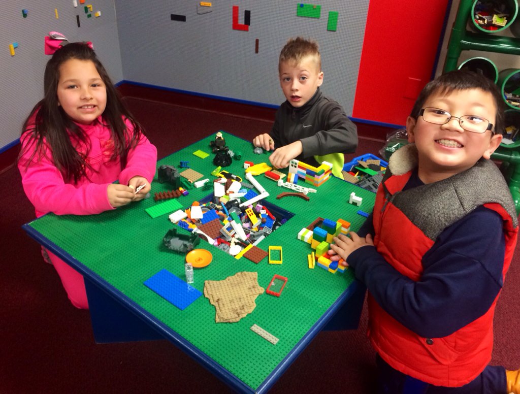 TeamMarshall2nd's tweet photo. It's Makerspace day!!! #swelem #cpsreds https://t.co/Nxy3gatKwM