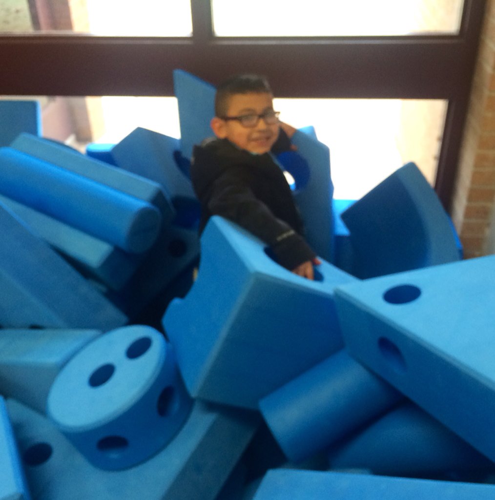 TeamMarshall2nd's tweet photo. It's Makerspace day!!! #swelem #cpsreds https://t.co/Nxy3gatKwM