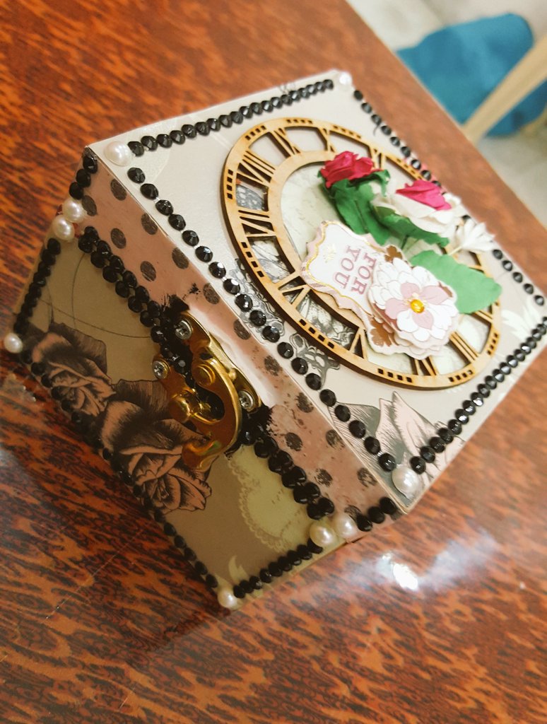 TC_HandsAtWork's tweet photo. #Handmade #SurprisePhotoBox https://t.co/u8jxHgufoP