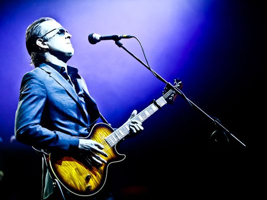 "Love ain’t a love song", Joe Bonamassa, Different Shades of Blue #joebonamassa #bluesmusic #bluesrock