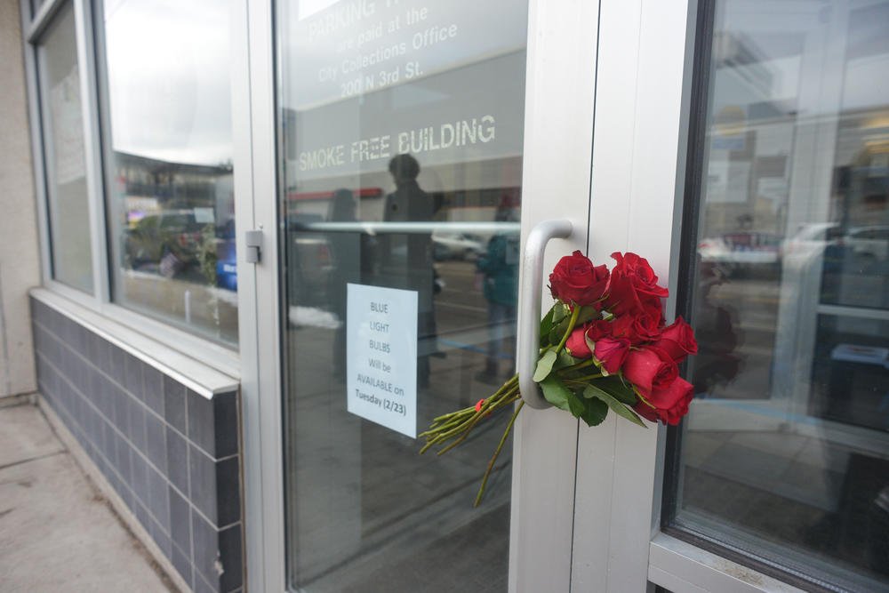 robinhuebner1's tweet photo. Beautiful images here in remembrance of slain Fargo police officer #ripmoszer @inforum https://t.co/VBgmTMAr6V https://t.co/cHmwVhLj6A
