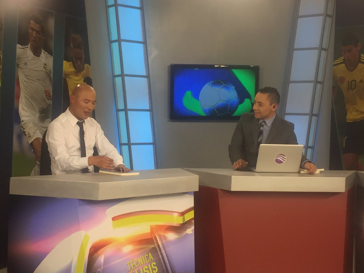 jorgebermudezh's tweet photo. En @Tirodirectotv de @CABLENOTICIAS presentando el libro LA ESTRATEGIA OSORIO https://t.co/lRytumVs41