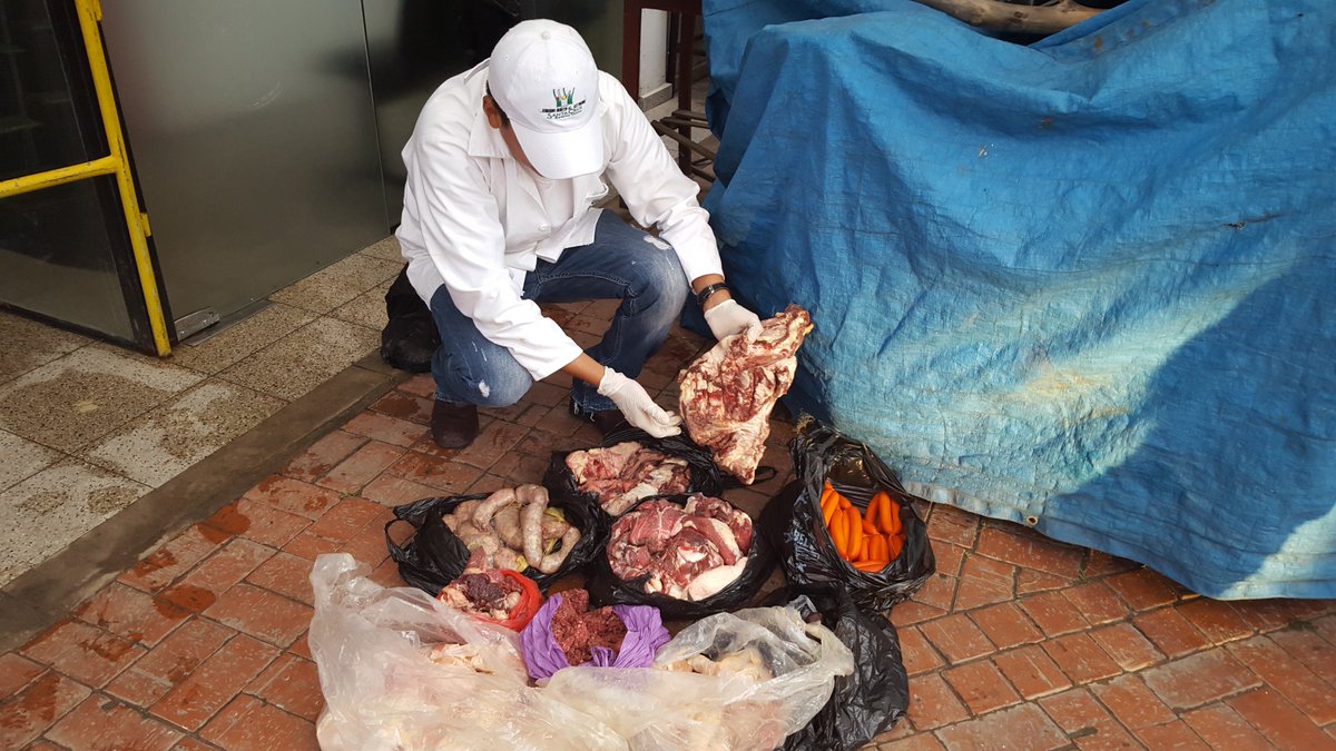 SmdcMunicipal's tweet photo. PLAN CARNAVAL LIMPIO Nuevamente encuentran carne en mal estado en el Belén
#Carnaval2016 https://t.co/ChGe2Wr8TA