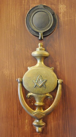 MassFreemasonry's tweet photo. Ezekiel Bates Lodge in @TheSunChronicle story, Attleboro Masons appealing to a younger crowd https://t.co/Idv5ZTxc17 https://t.co/od54zsz0vk