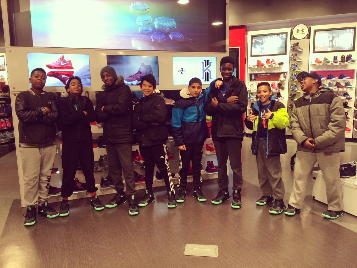 SCSquareOne's tweet photo. @sauga_monarchs lookin fresh and ready to hit the court! #basketball #kyrie2 #SweatForThis #shoegamestrong https://t.co/FYeacQ4IkT