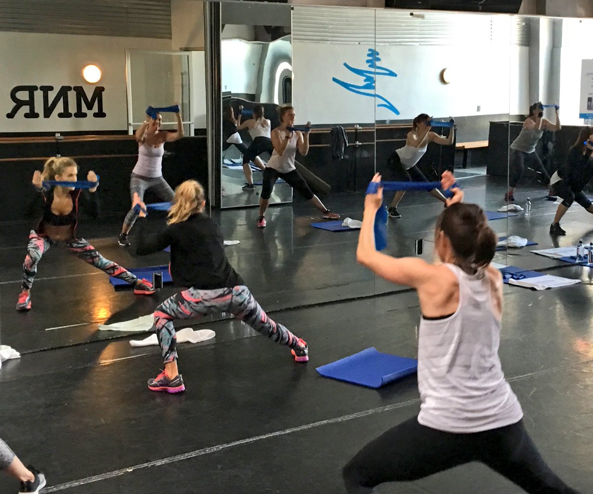 TheAnnaKaiser's tweet photo. #getlow @Fabletics @AKTINMOTION #LAintensive #TONINGtuesday #amiright?! 💪🏻😜☀️💯 https://t.co/GKUeAXwGOg