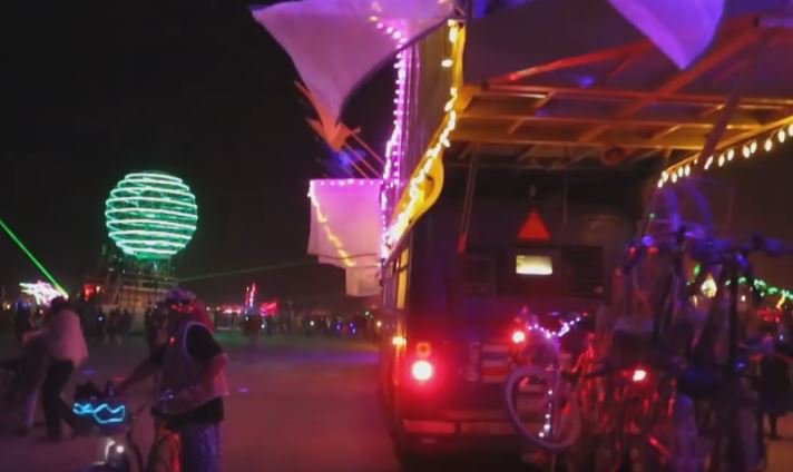 GoingPostalBlog's tweet photo. Burning Man 2012 https://t.co/XrDLR5EZCU
#NoOneReadTheComments
#EUreferendum https://t.co/iWPCWTsthe